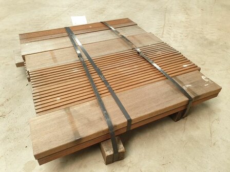 OPRUIMING: PARTIJ-TJE HARDHOUTEN BALKEN 55x170x1950