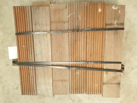 OPRUIMING: PARTIJ-TJE HARDHOUTEN BALKEN 55x170x1950