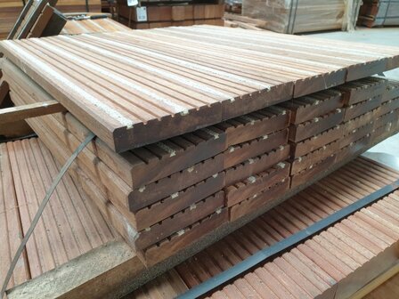 PARTIJTJE HARDHOUT VLONDER-STEIGER 29 stuks BASRALOCUS 28x145x760