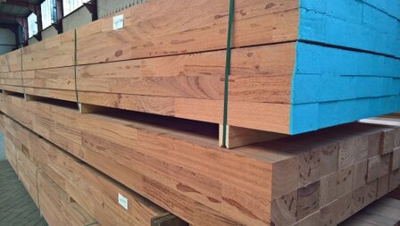 11 PARTIJTJE HARDHOUT VLONDER-STEIGERDELEN AZOBE 45x140 / 190