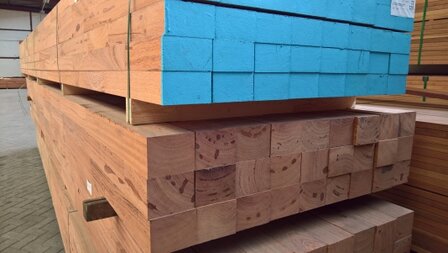 11 PARTIJTJE HARDHOUT VLONDER-STEIGERDELEN AZOBE 45x140 / 190