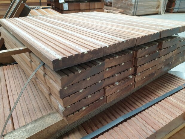 PARTIJTJE HARDHOUT VLONDER-STEIGER 29 stuks BASRALOCUS 28x145x760